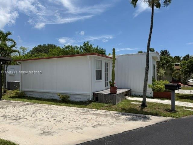 5331 Southwest 35th Street Davie, FL 33314 - Photo 2 of 31 a backyard of a house with lots of green space