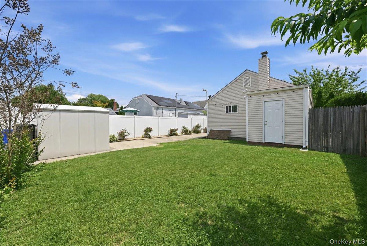 12 Annuskemunnica Road Babylon, NY 11702 - Photo 22 of 25