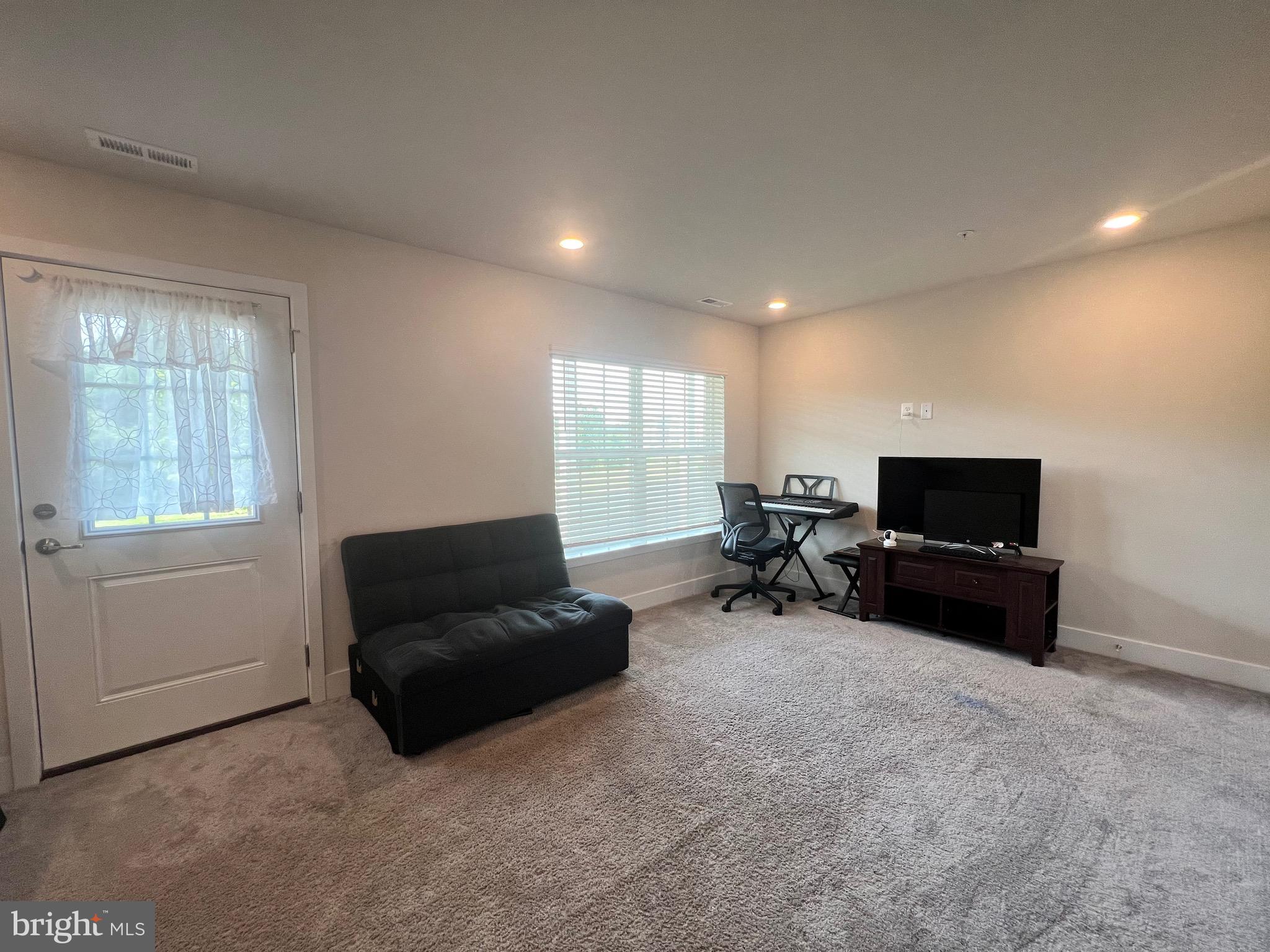 7927 Potter Place Elkridge, MD 21075 - Photo 4 of 32