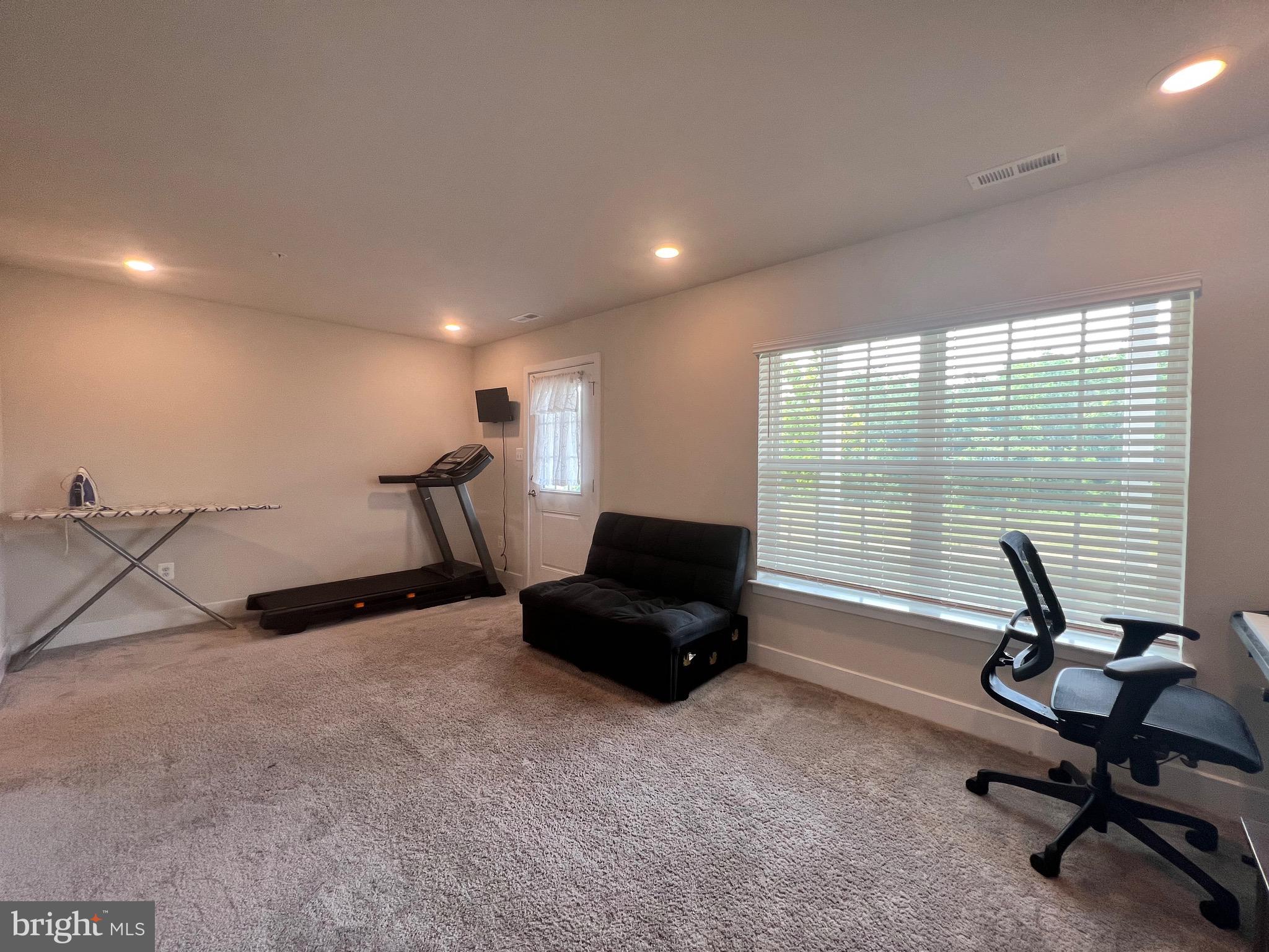 7927 Potter Place Elkridge, MD 21075 - Photo 5 of 32