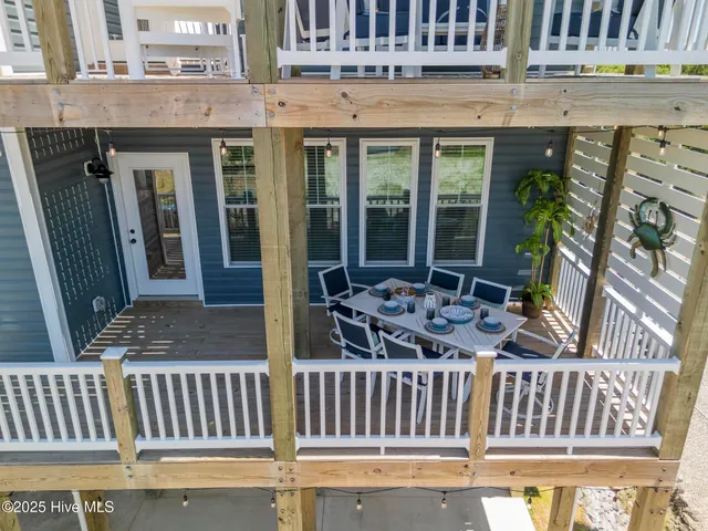 $1,150,000 | 525 Sidbury Avenue, Topsail Beach, NC 28445