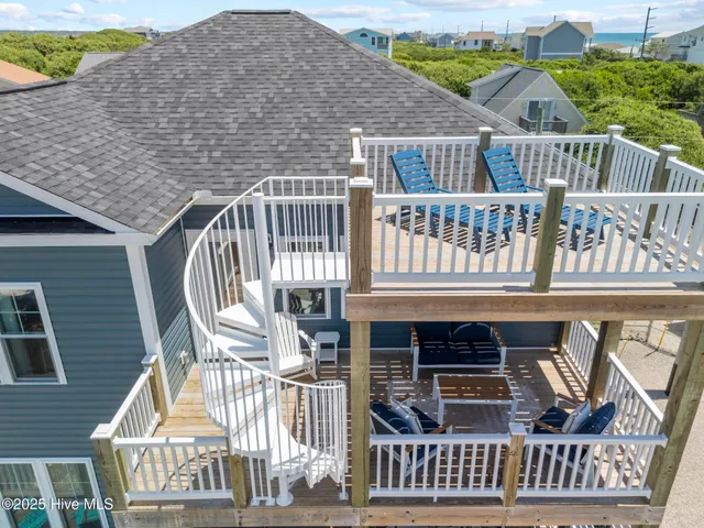 $1,150,000 | 525 Sidbury Avenue, Topsail Beach, NC 28445