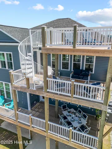 $1,150,000 | 525 Sidbury Avenue, Topsail Beach, NC 28445