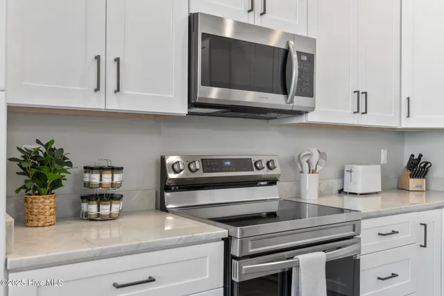 $1,150,000 | 525 Sidbury Avenue, Topsail Beach, NC 28445