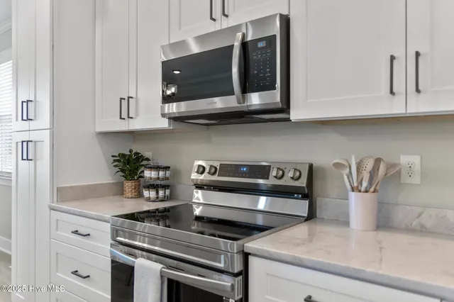 $1,150,000 | 525 Sidbury Avenue, Topsail Beach, NC 28445