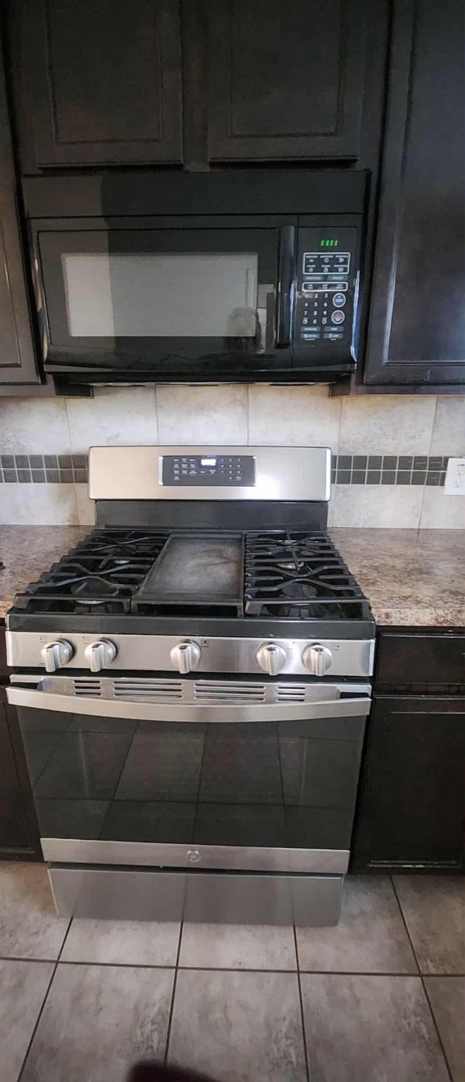 803 Lovebug Lane Conroe, TX 77301 - Photo 5 of 12 a stove top oven sitting inside of a kitchen
