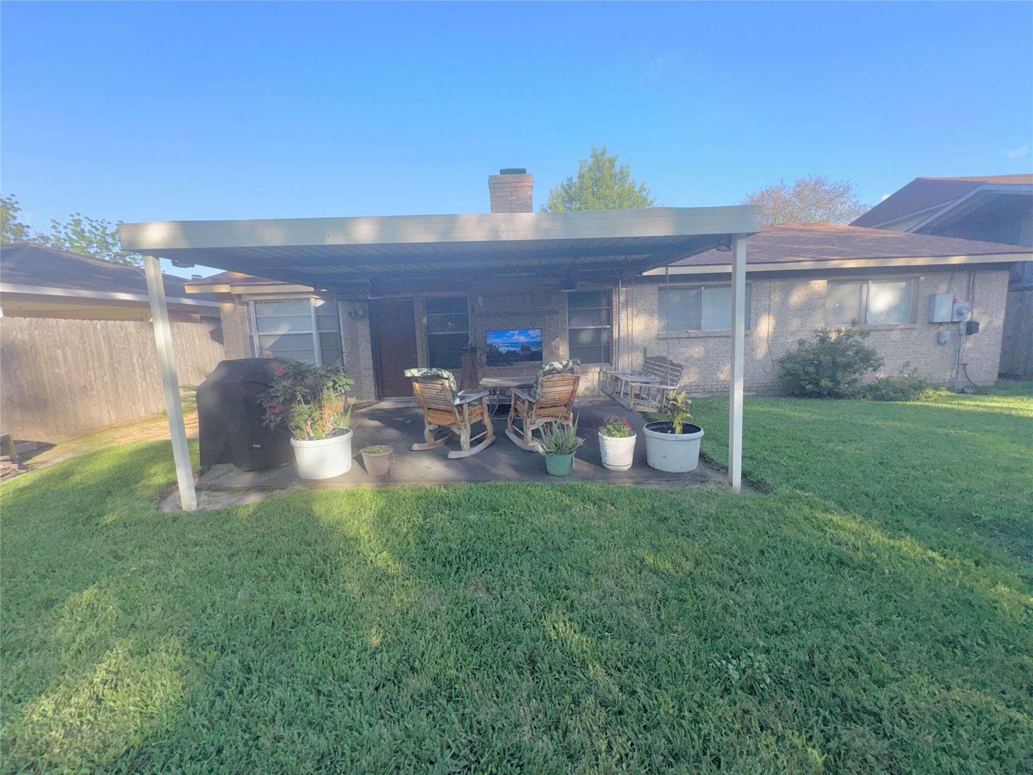 254 Evanston Street Houston, TX 77015 - Photo 22 of 22 a view of a patio with table and chairs under an umbrella