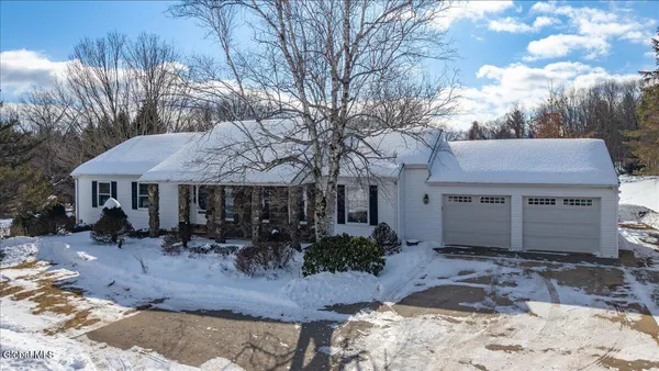 $400,000 | 42 Vosburgh Road, Halfmoon, NY 12118