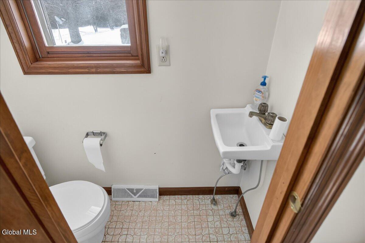 42 Vosburgh Road Halfmoon, NY 12118 - Photo 29 of 58 02-42 VOSBURGH-10