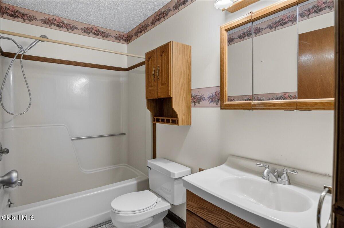 42 Vosburgh Road Halfmoon, NY 12118 - Photo 30 of 58 21-42 VOSBURGH-28