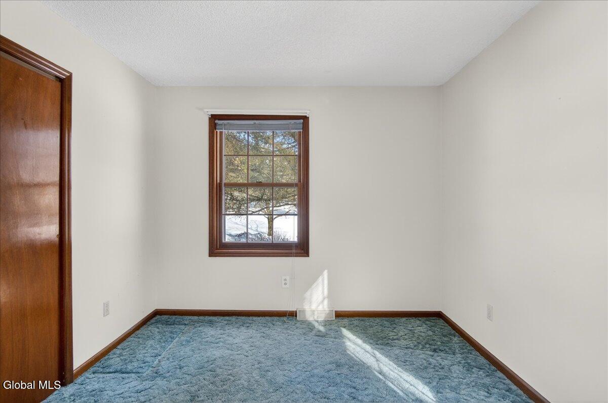 42 Vosburgh Road Halfmoon, NY 12118 - Photo 36 of 58 17-42 VOSBURGH-24