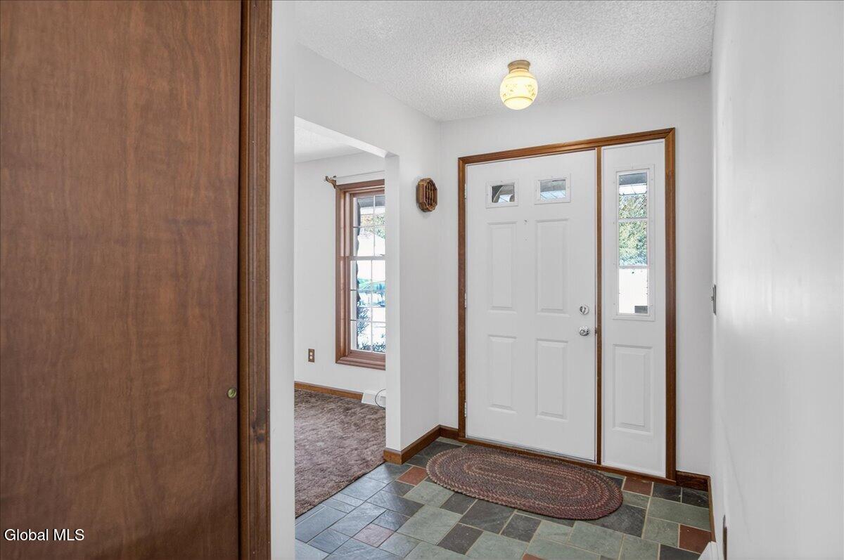 42 Vosburgh Road Halfmoon, NY 12118 - Photo 4 of 58 01-42 VOSBURGH