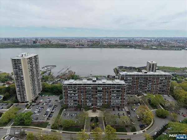 $299,900 | 2 Horizon Road, Unit 1214, Fort Lee, NJ 07024