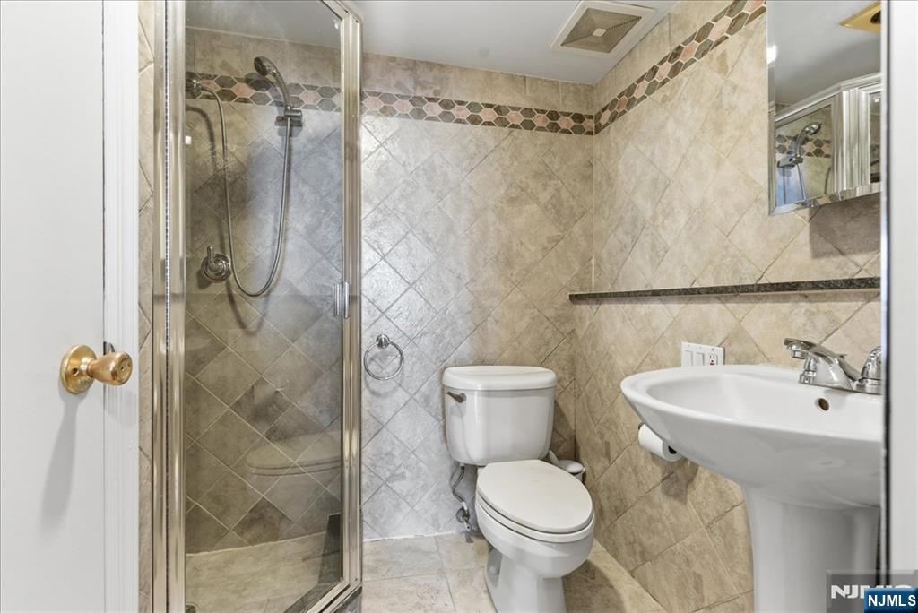 2 Horizon Road, Unit 1214 Fort Lee, NJ 07024 - Photo 13 of 28