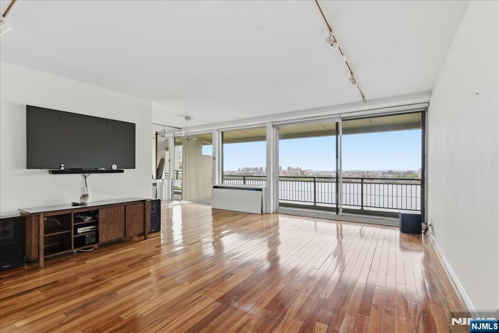 2 Horizon Road, Unit 1214 Fort Lee, NJ 07024 - Photo 5 of 28