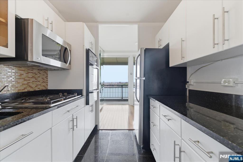 2 Horizon Road, Unit 1214 Fort Lee, NJ 07024 - Photo 6 of 28