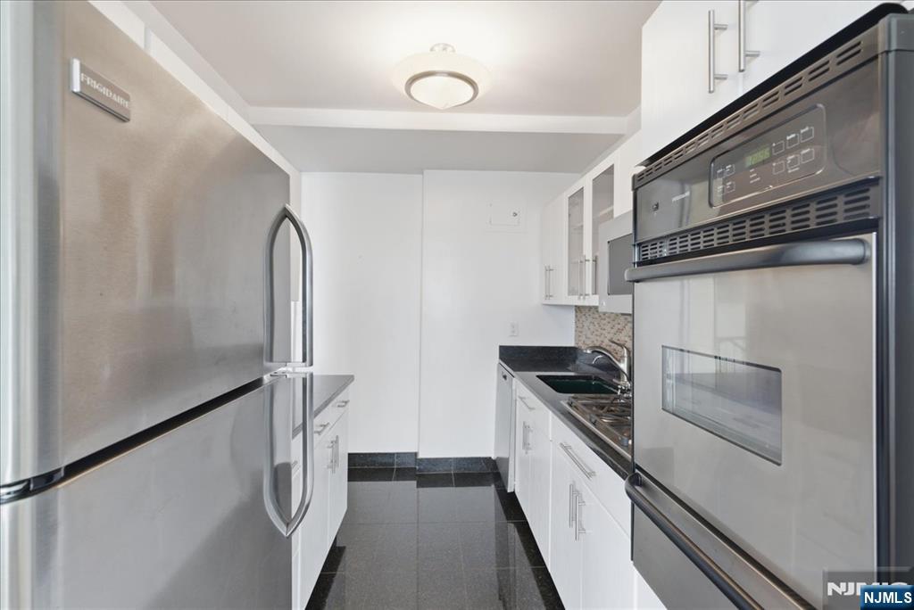 2 Horizon Road, Unit 1214 Fort Lee, NJ 07024 - Photo 8 of 28