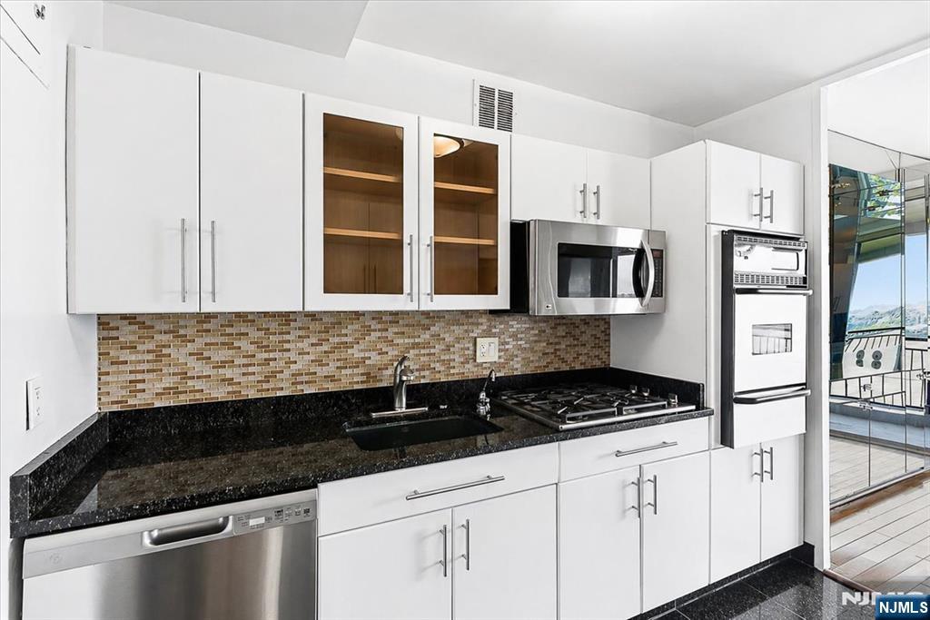 2 Horizon Road, Unit 1214 Fort Lee, NJ 07024 - Photo 9 of 28