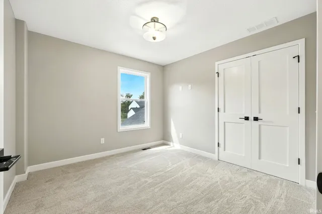 $389,900 | 1216 Switchfoot Drive, Huntertown, IN 46748