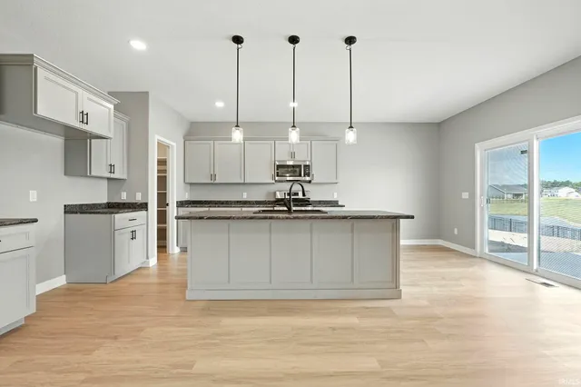 $389,900 | 1216 Switchfoot Drive, Huntertown, IN 46748