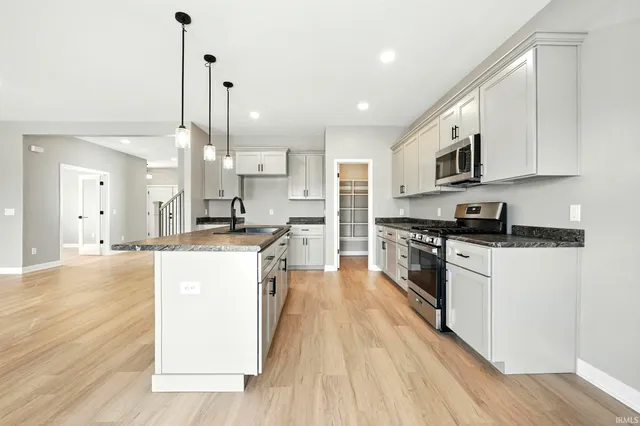 $389,900 | 1216 Switchfoot Drive, Huntertown, IN 46748