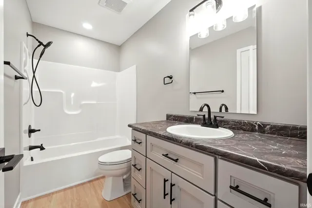 $389,900 | 1216 Switchfoot Drive, Huntertown, IN 46748