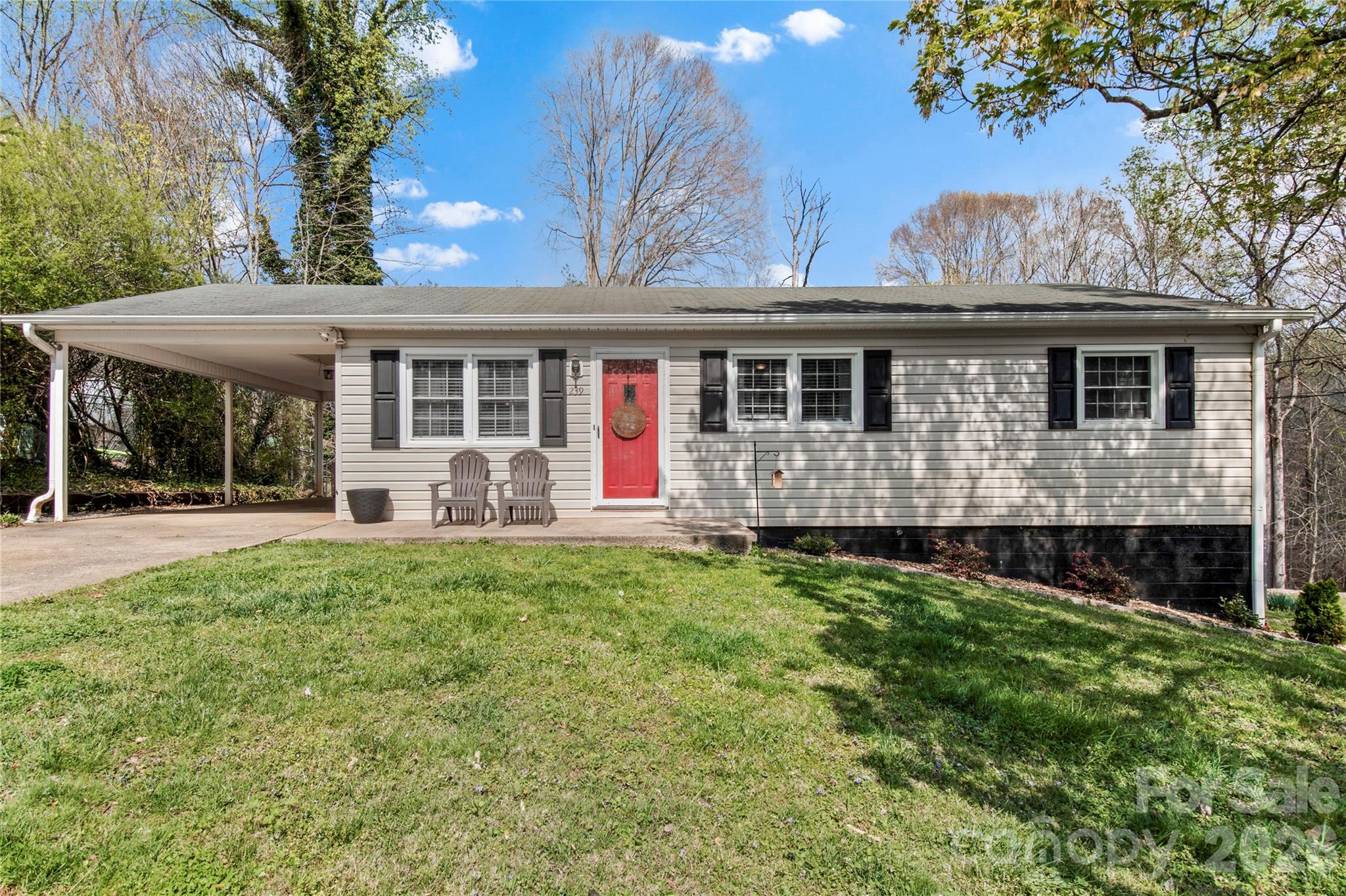 239 Harris Avenue Elkin, NC 28621 - Photo 2 of 26