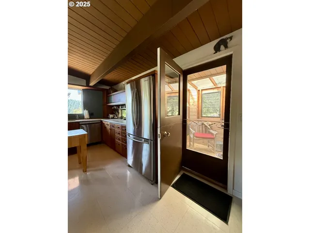 $935,000 | 2203 Lorane Highway, Eugene, OR 97405