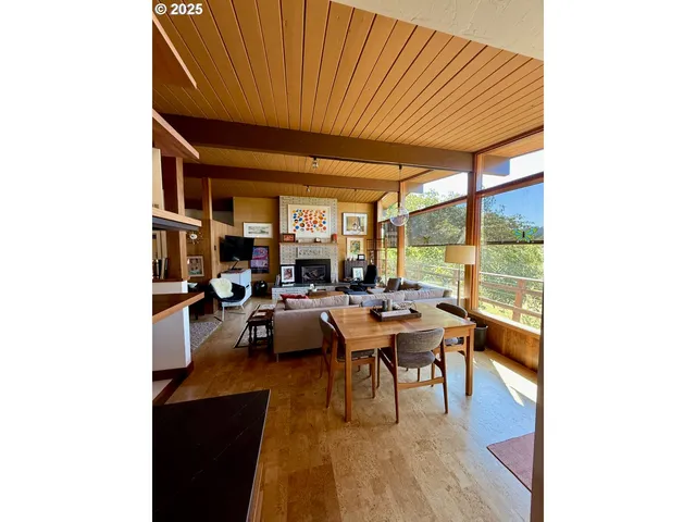 $935,000 | 2203 Lorane Highway, Eugene, OR 97405