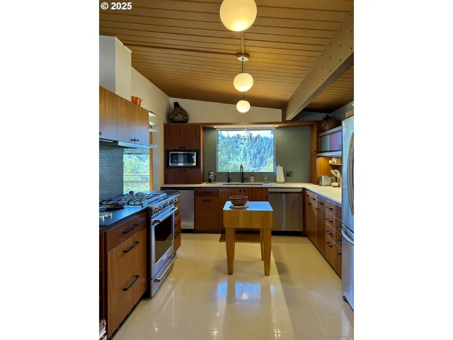 $935,000 | 2203 Lorane Highway, Eugene, OR 97405