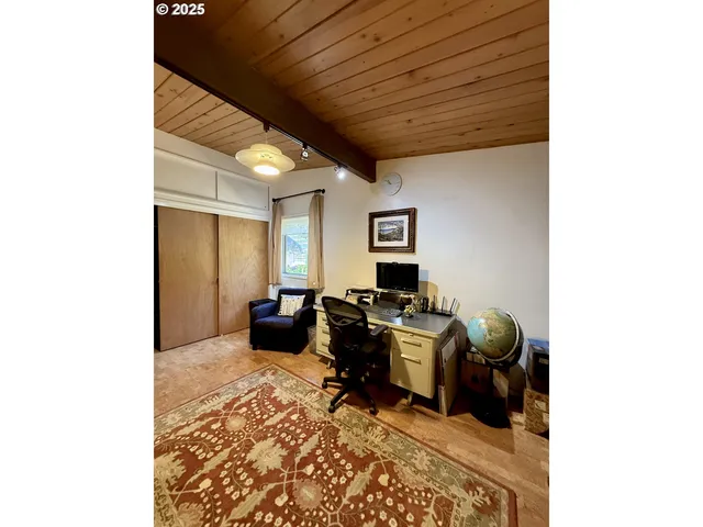 $935,000 | 2203 Lorane Highway, Eugene, OR 97405