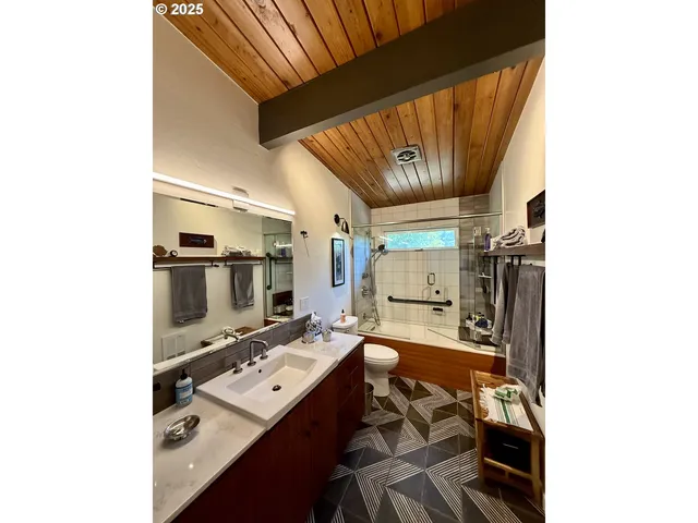 $935,000 | 2203 Lorane Highway, Eugene, OR 97405