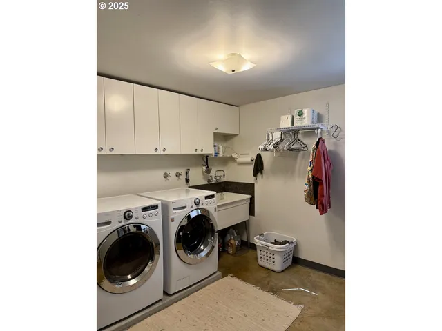 $935,000 | 2203 Lorane Highway, Eugene, OR 97405