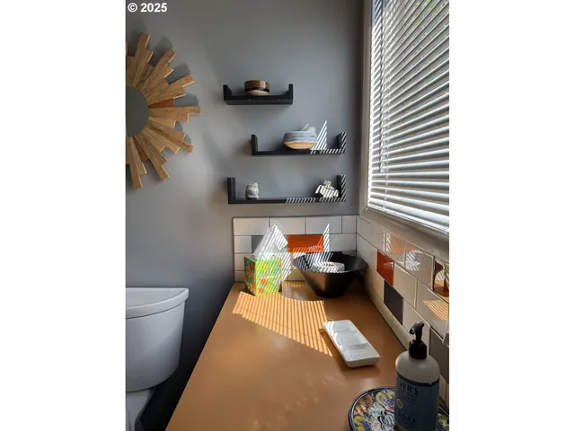 $935,000 | 2203 Lorane Highway, Eugene, OR 97405