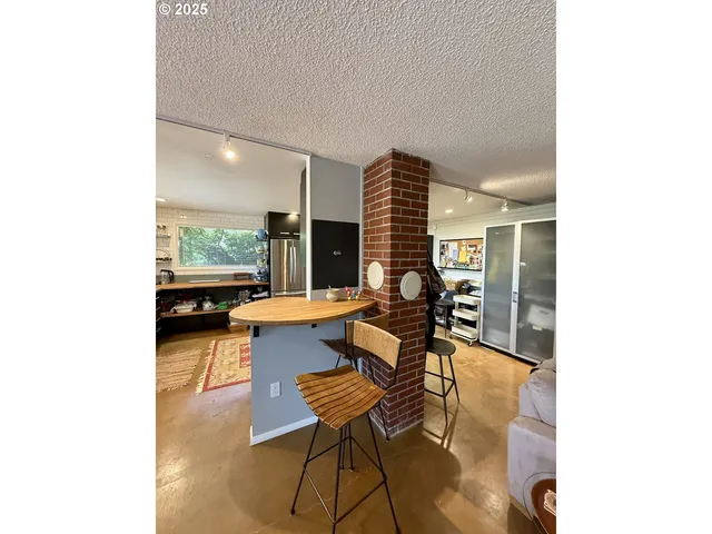 $935,000 | 2203 Lorane Highway, Eugene, OR 97405