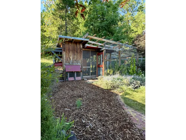 $935,000 | 2203 Lorane Highway, Eugene, OR 97405