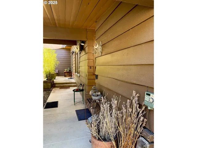 $935,000 | 2203 Lorane Highway, Eugene, OR 97405