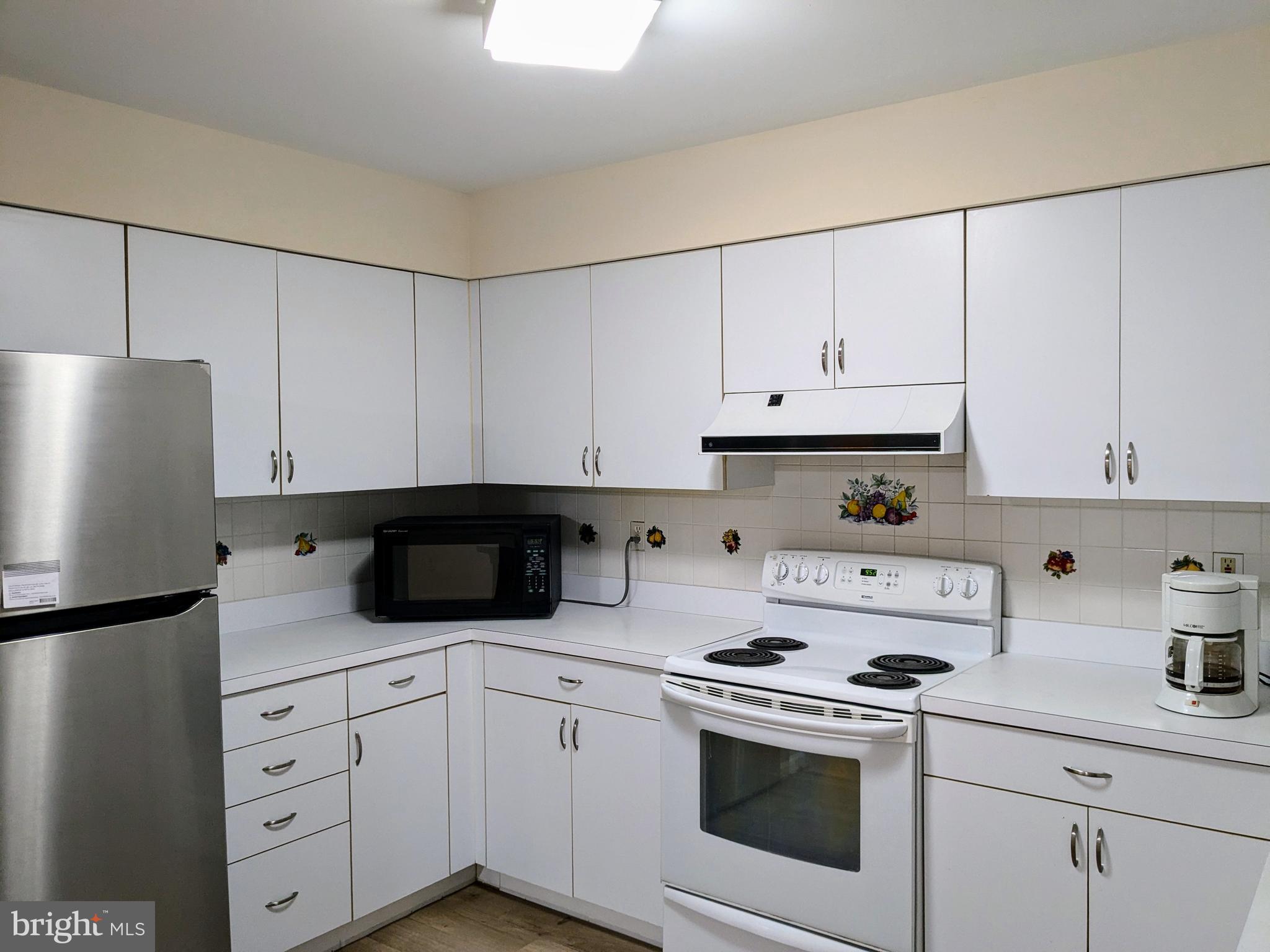 6166 Good Hunters Ride Columbia, MD 21045 - Photo 21 of 60 Spacious Kitchen with New Cabinet Hardware