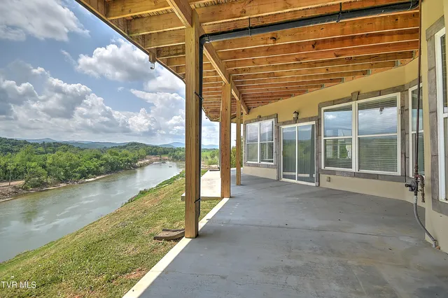 $749,900 | 260 Dominique Lane, Greeneville, TN 37743