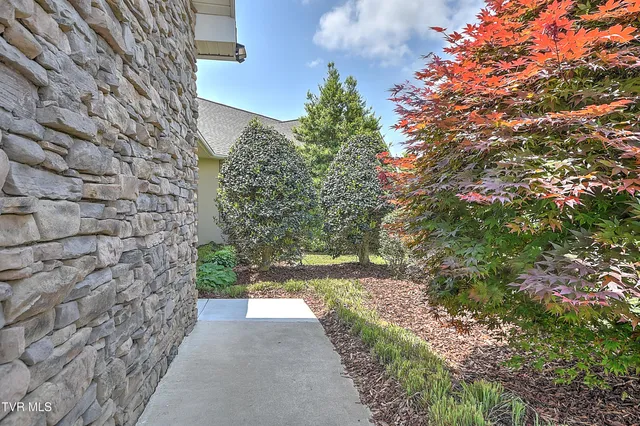 $749,900 | 260 Dominique Lane, Greeneville, TN 37743