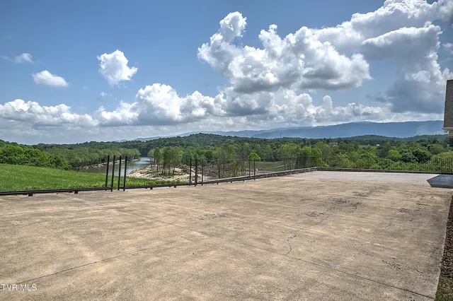 $749,900 | 260 Dominique Lane, Greeneville, TN 37743