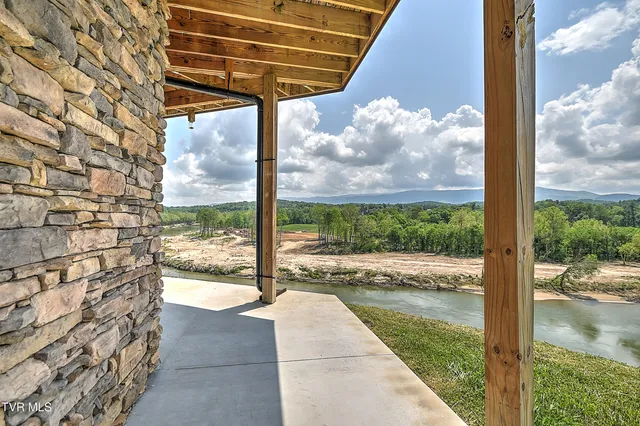 $749,900 | 260 Dominique Lane, Greeneville, TN 37743