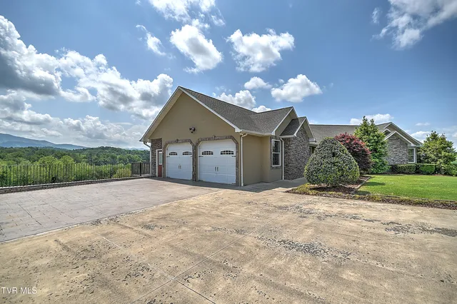 $749,900 | 260 Dominique Lane, Greeneville, TN 37743