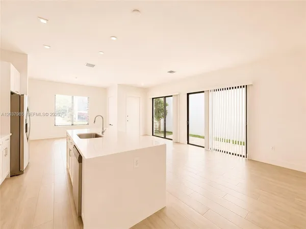 $5,500 | 8185 Northwest 42nd Street, Unit 8185, Doral, FL 33166
