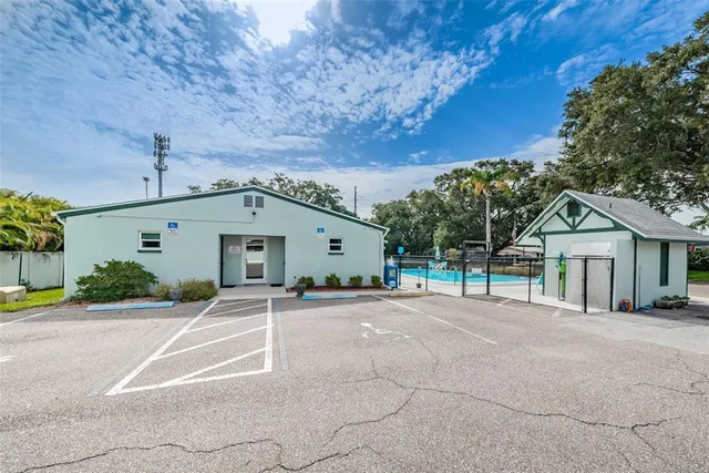 $325,000 | 1000 Crane Court, Dunedin, FL 34698