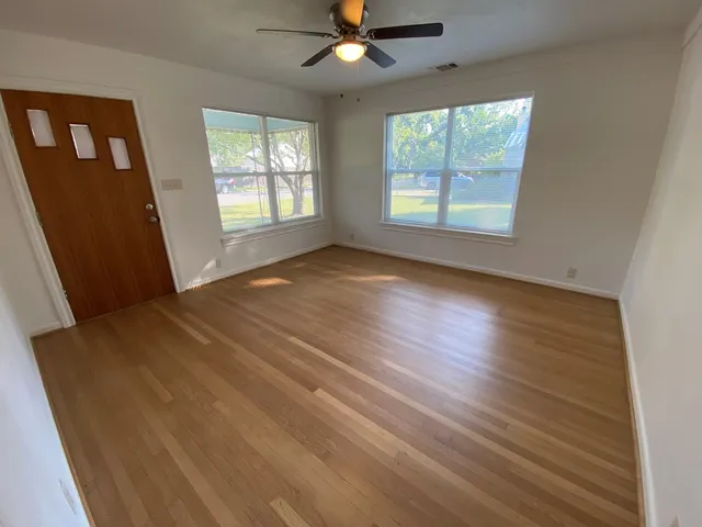 $1,675 | 706 North Lincoln Street, Fredericksburg, TX 78624