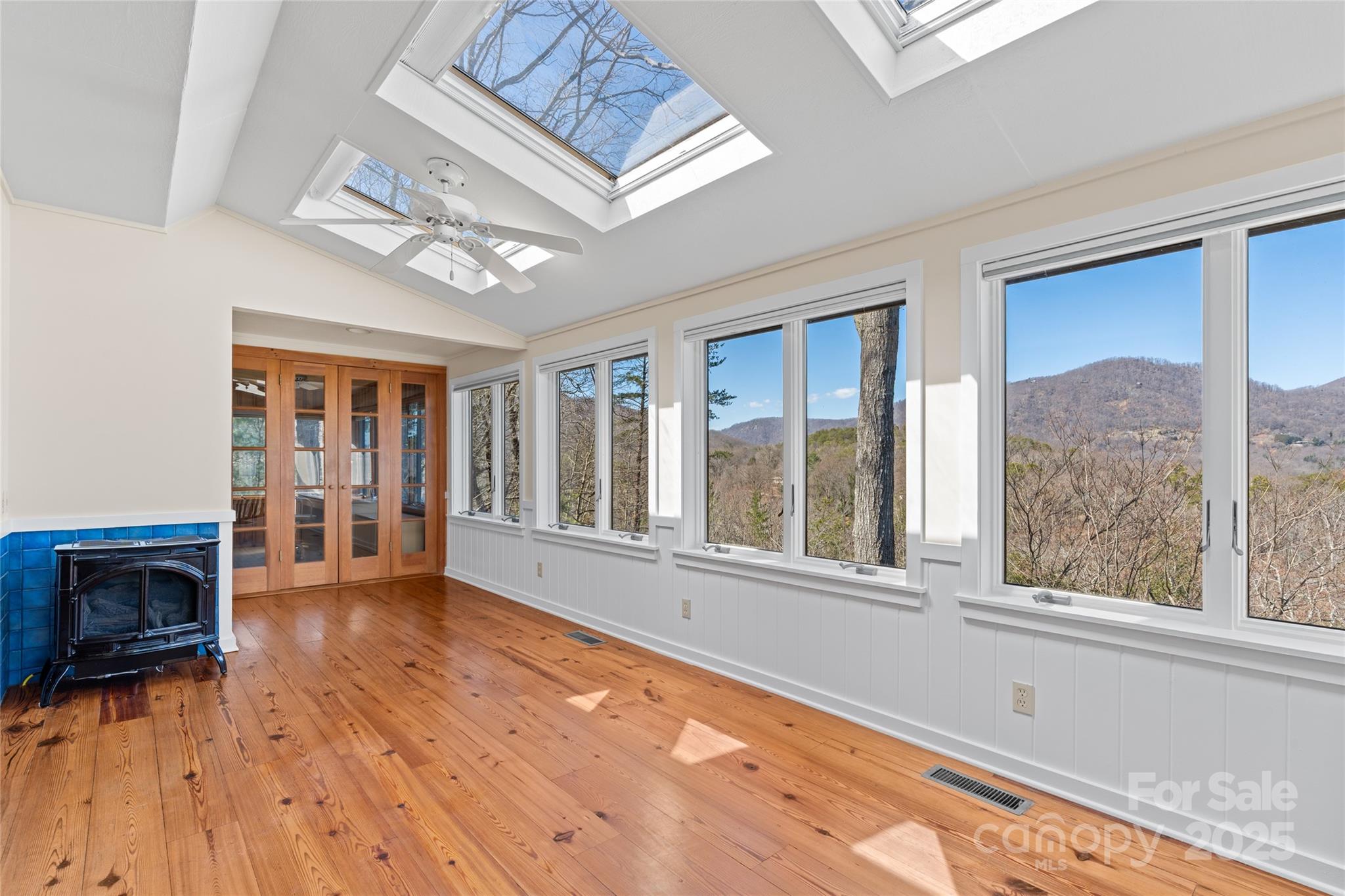 302 Country Club Heights Road Tryon, NC 28782 - Photo 3 of 46