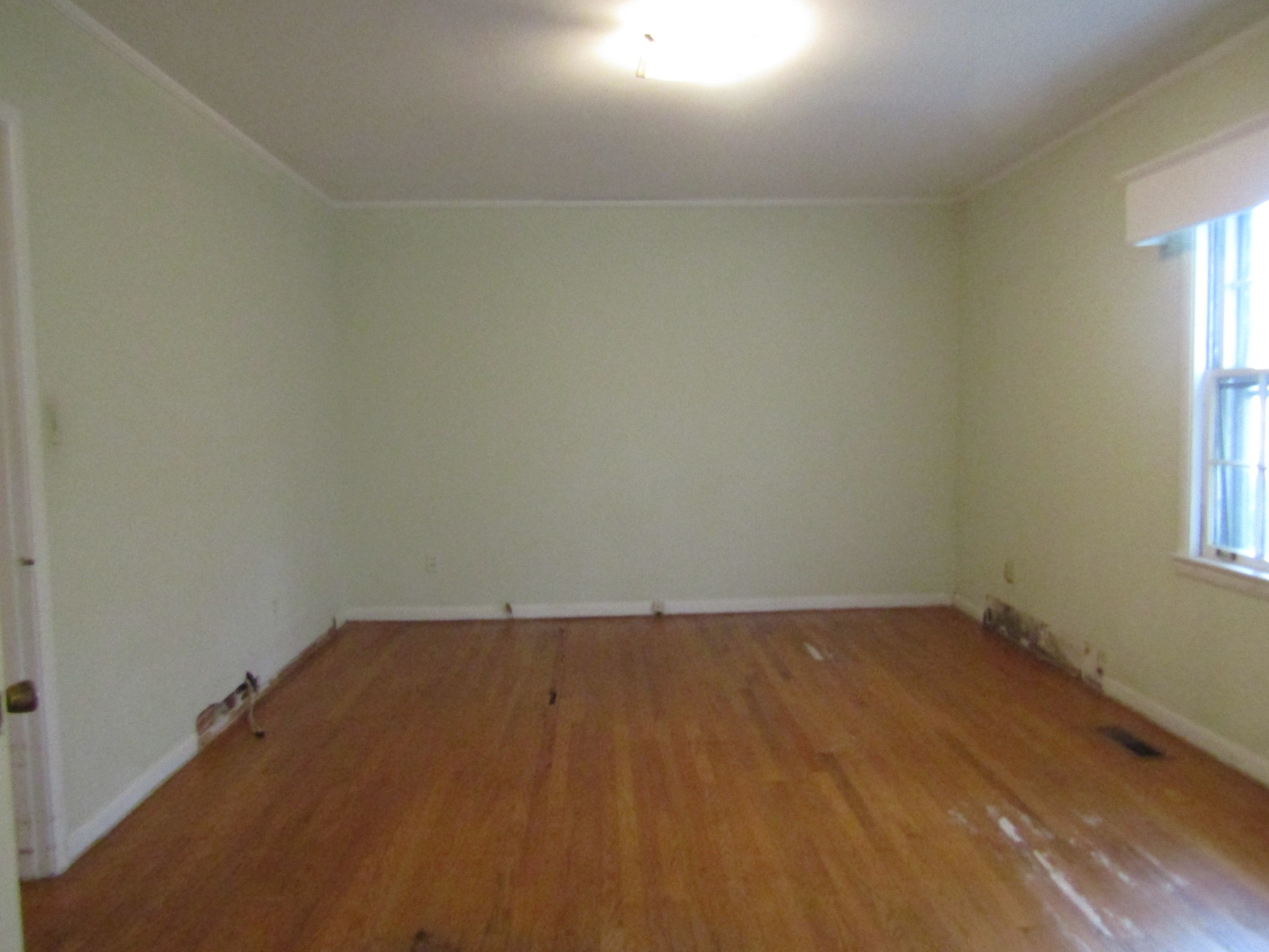 106 Sunset Drive Pulaski, TN 38478 - Photo 9 of 20 an empty room with a window