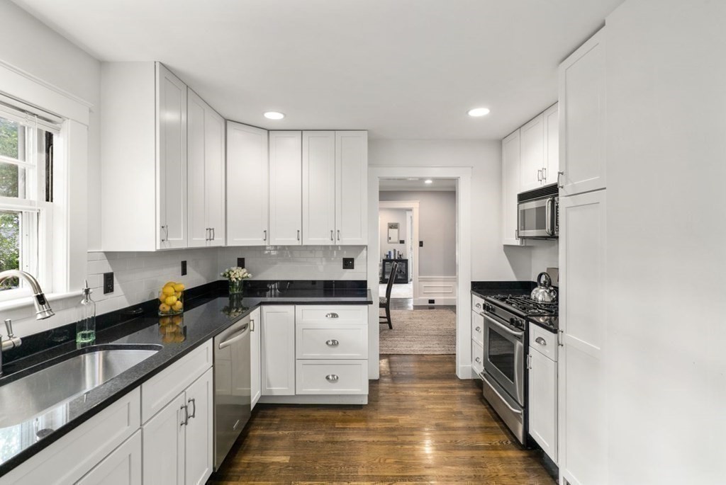 62 Avalon Road Milton, MA 02186 - Photo 8 of 28 Gallery Image 8