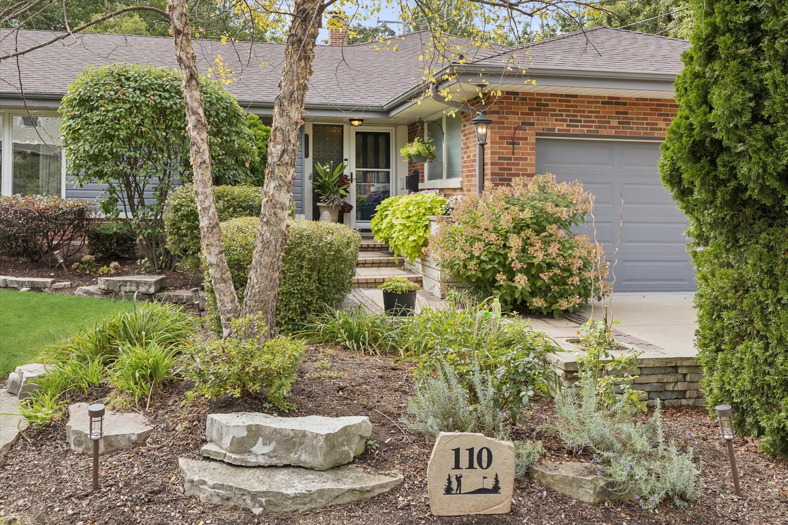 110 South Herbert Road Riverside, IL 60546 - Photo 4 of 33 Gallery Image 4